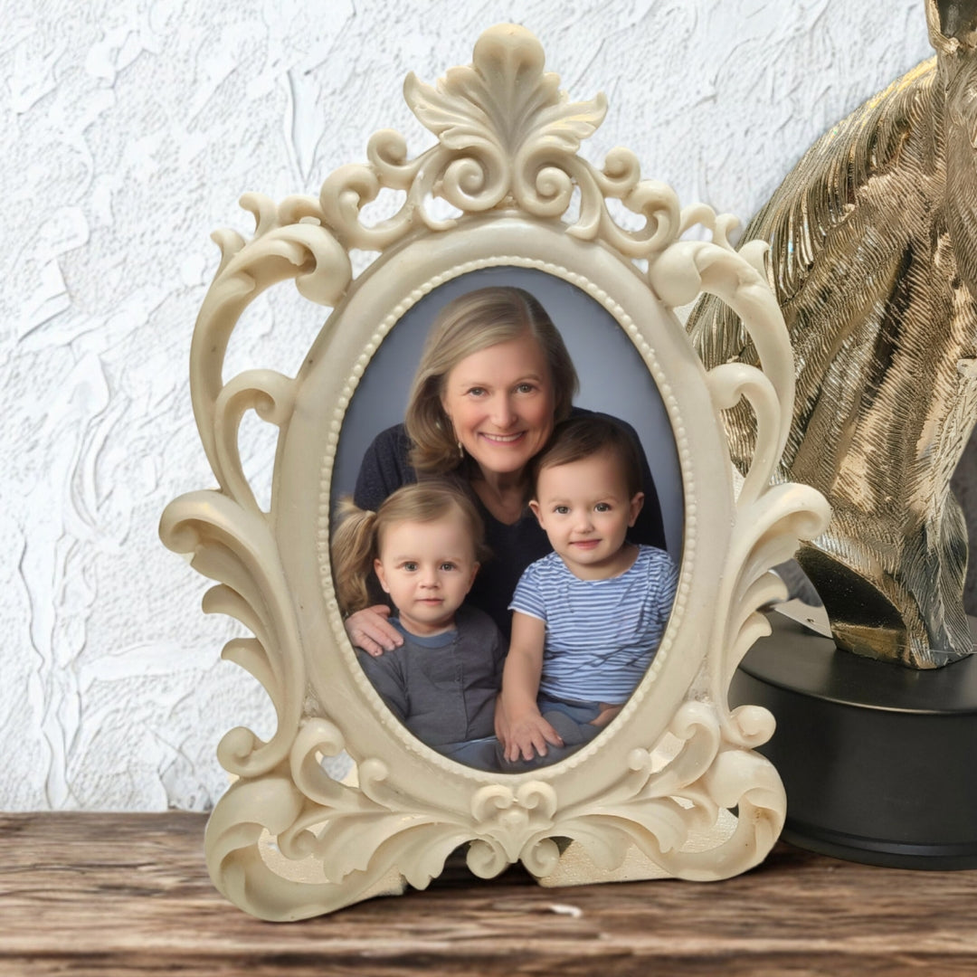 oval white Resin Vintage photoframe