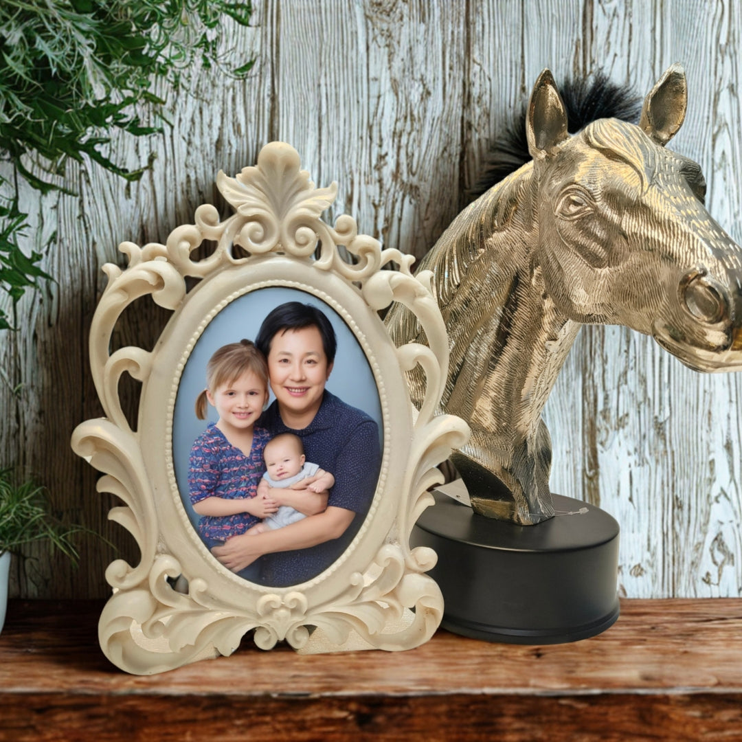 oval white Resin Vintage photoframe