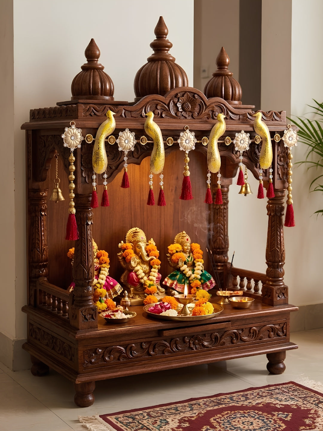 metal gold finish peaock design with gold balls hanging toran