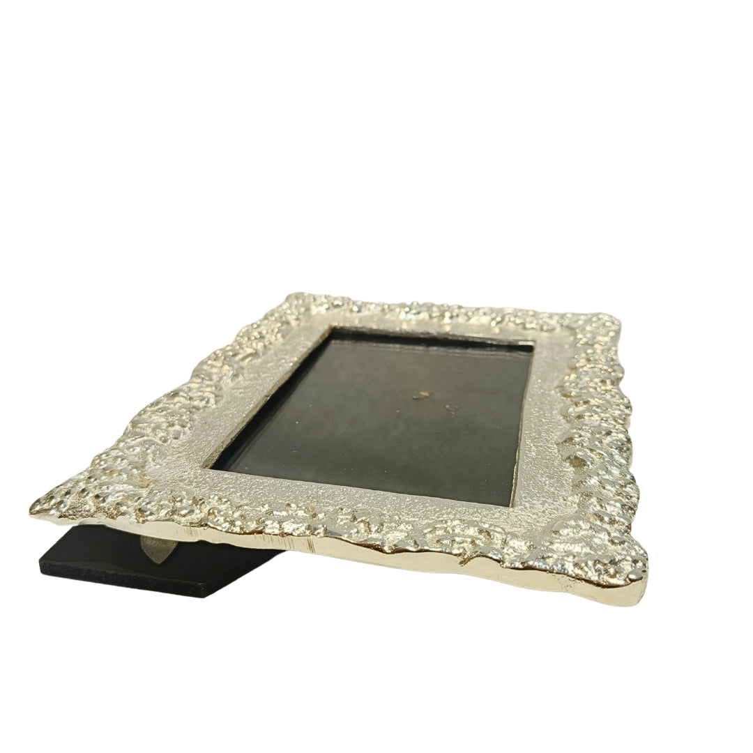 Metal silver plated dotted design photoframe