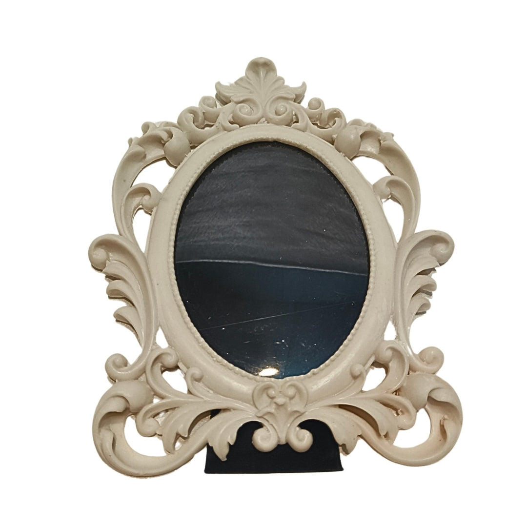oval white Resin Vintage photoframe