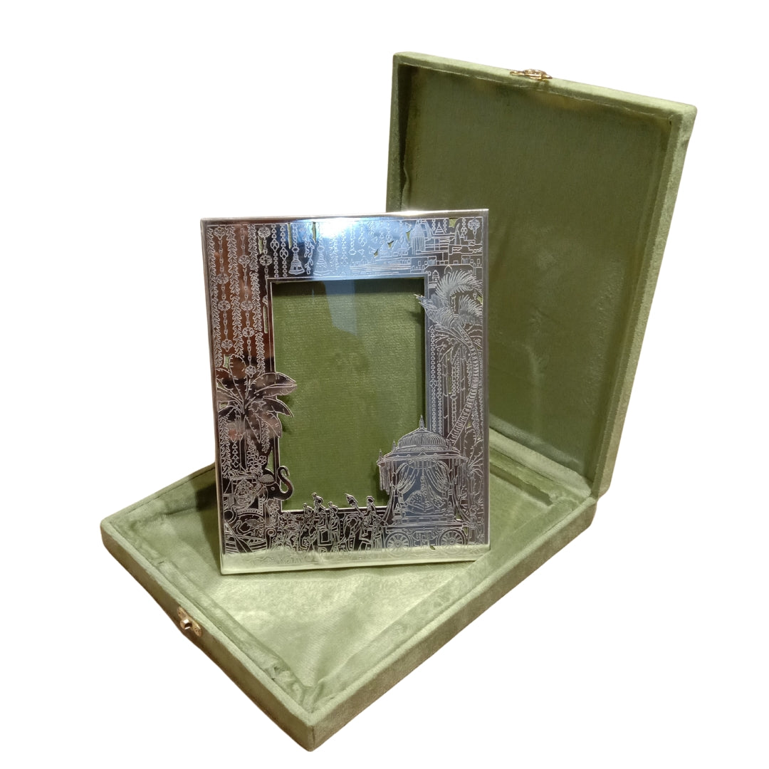 Exquisite Silver-Plated Shahi Baraat Photo Frame with Velvet Gift Box