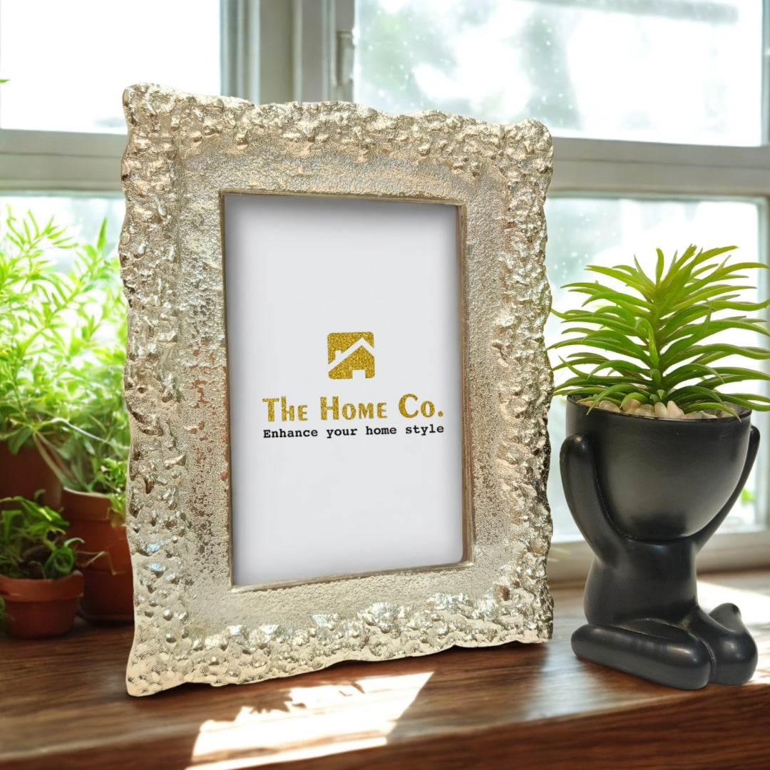 Metal silver plated dotted design photoframe