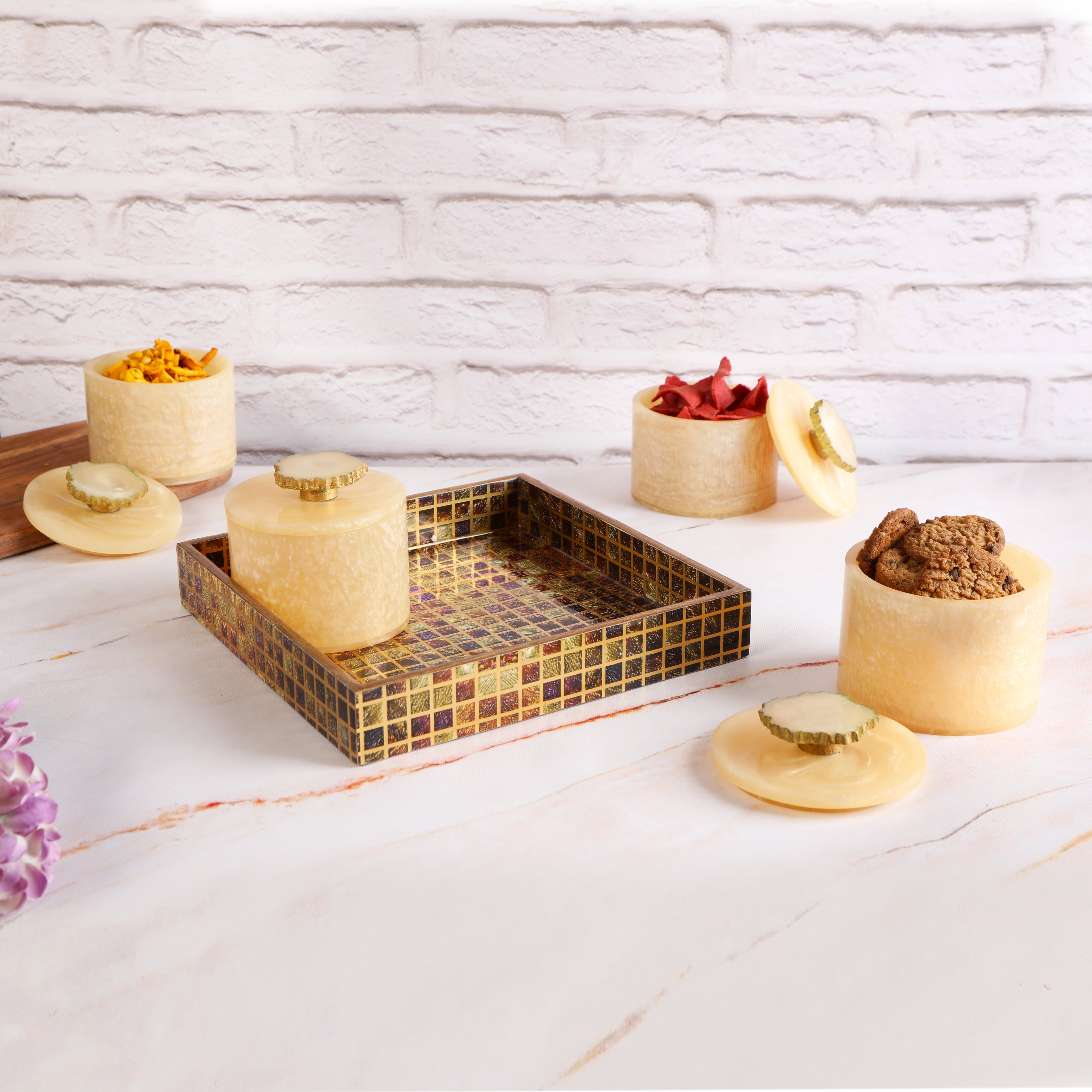 Brown Checks Printed Enamel Wooden Tray With 4 Resin Jars