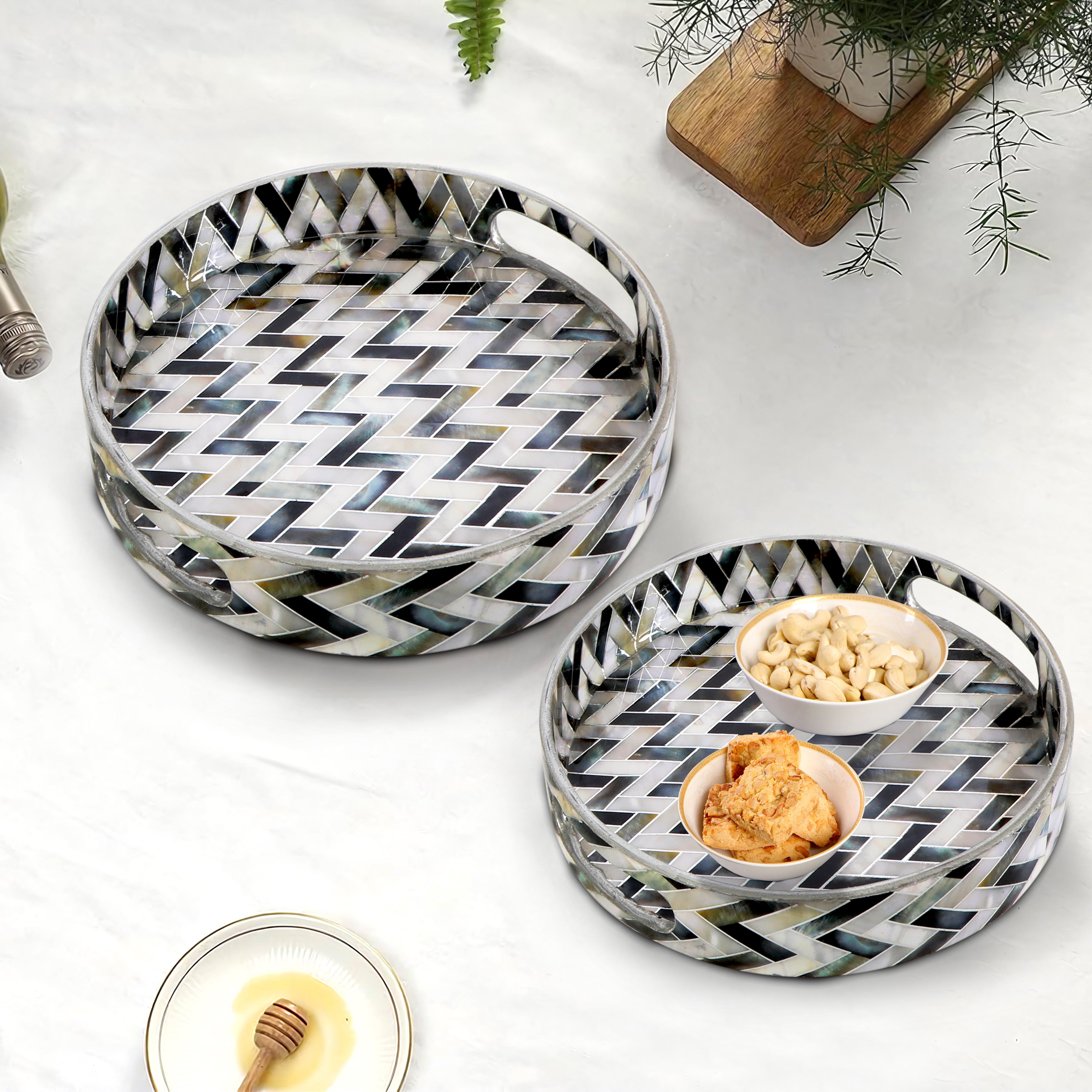 Round Tray - Set of 2 -  Zig Zag