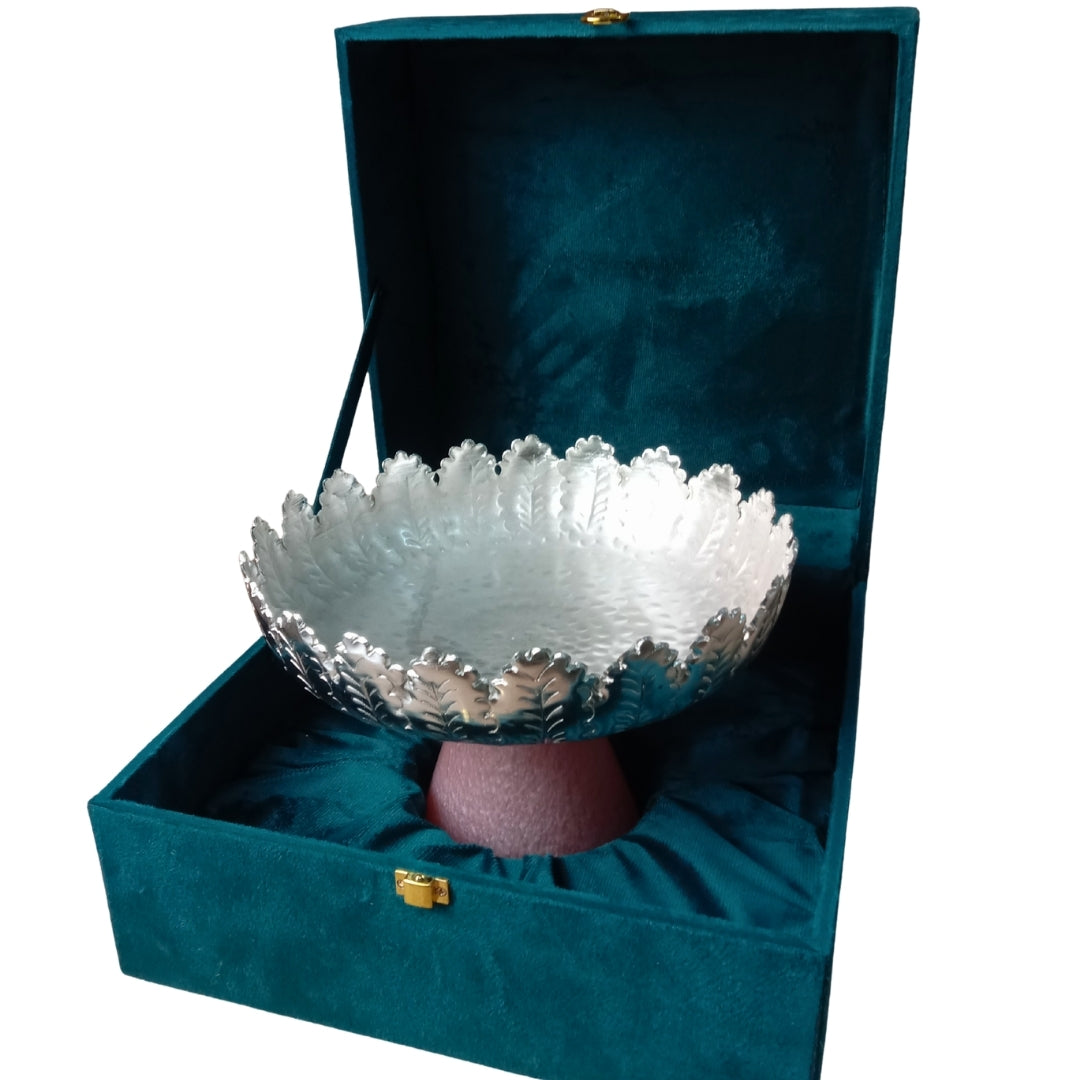 Silver-Plated Leaf-Rim Pedestal Bowl in Velvet Gift Box