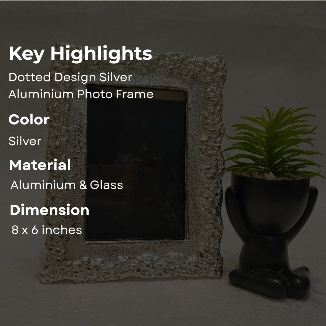 Metal silver plated dotted design photoframe
